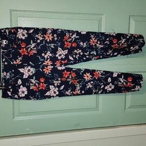 Roz & Ali Cropped Pants (Size 10) Navy Flowered EUC